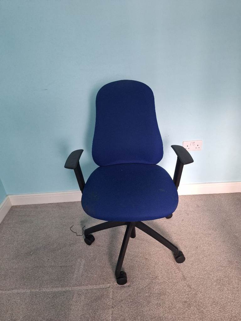 Blue Office Chair with Armrests – Good Condition