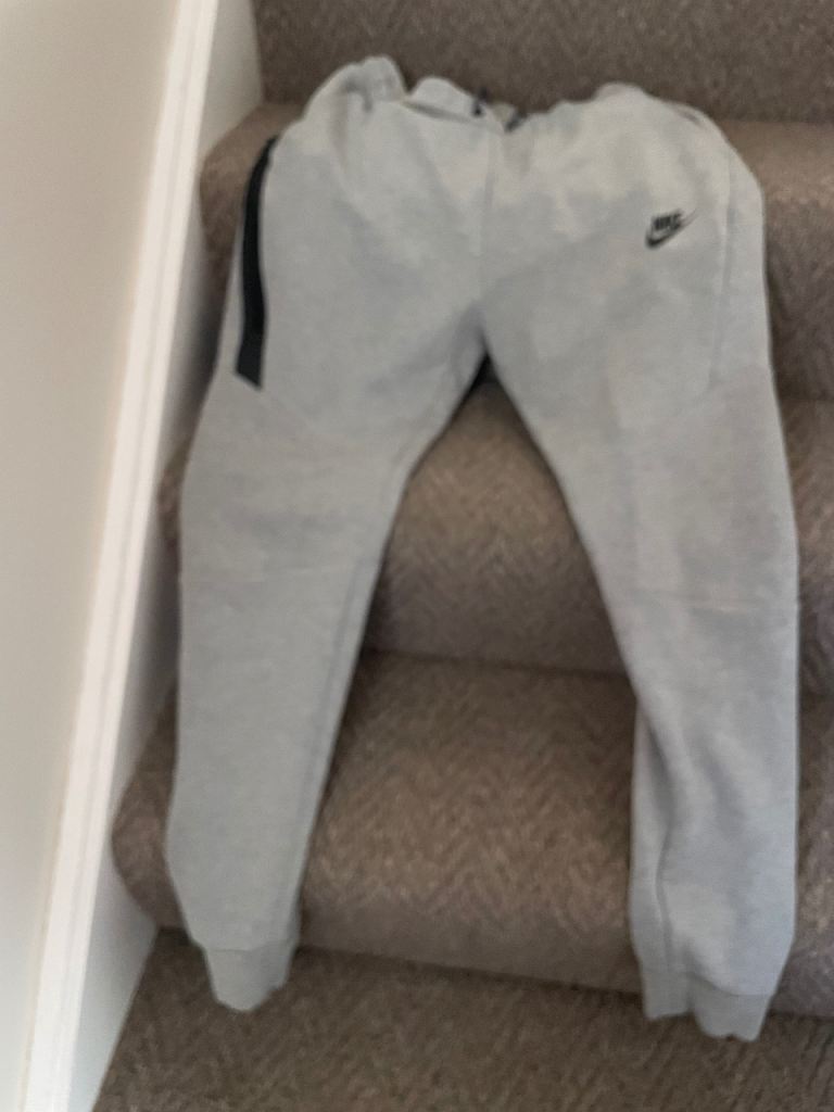 Nike tech fleece Grey Joggers – Good Condition