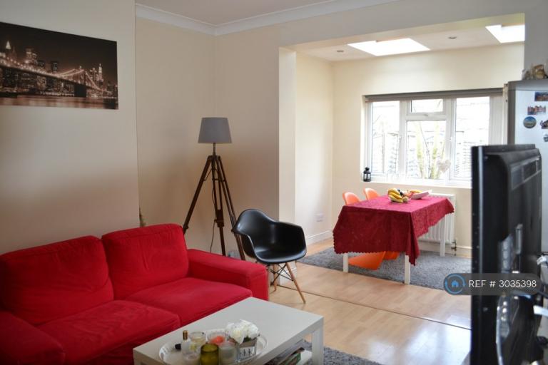 3 bedroom house in Dalmeny Avenue, London, SW16 (3 bed) (#3035398)