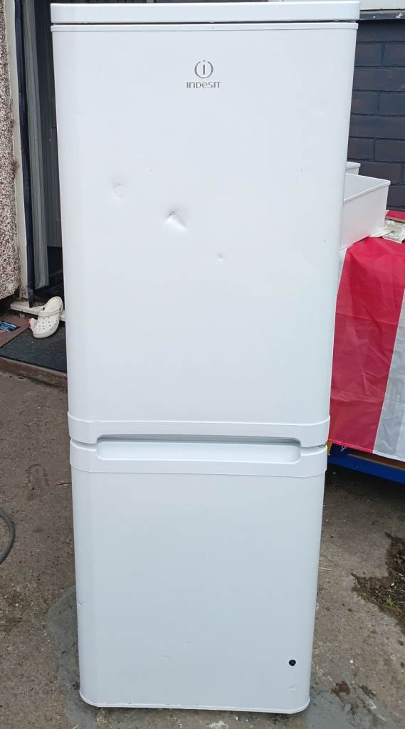 Indesit Freestanding Fridge Freezer - White, Good Condition