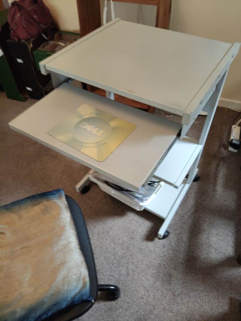 computer table and chair