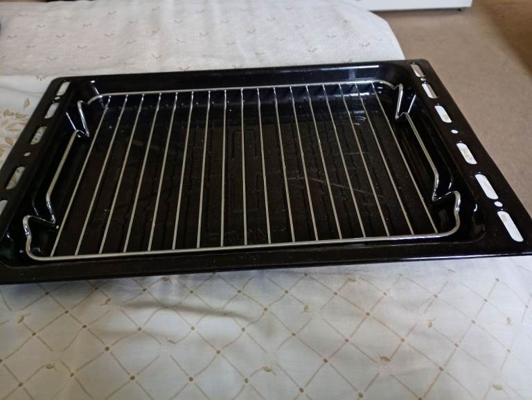 Oven Tray with Rack – Good Condition