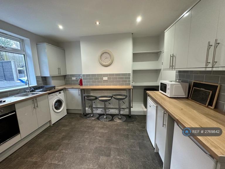 3 bedroom house in Loxley View Road, Sheffield, S10 (3 bed) (#2769842)