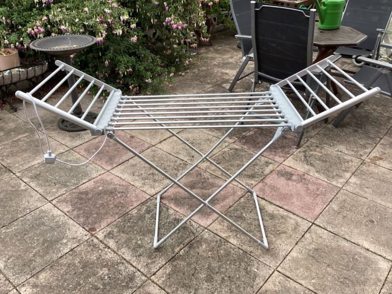 Folding electric clothes dryer 