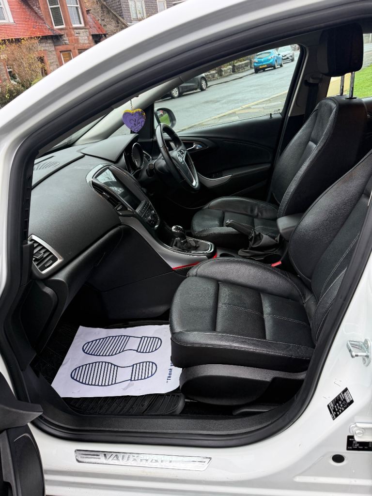 Vauxhall, ASTRA, Hatchback, 2014, Manual, 1956 (cc), 5 doors