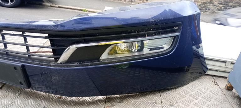 Genuine Volkswagen Passat font bumper (LH5X paint code)