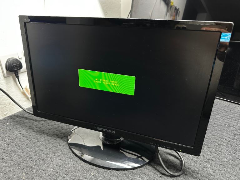19” Hanns-G monitor VGA port