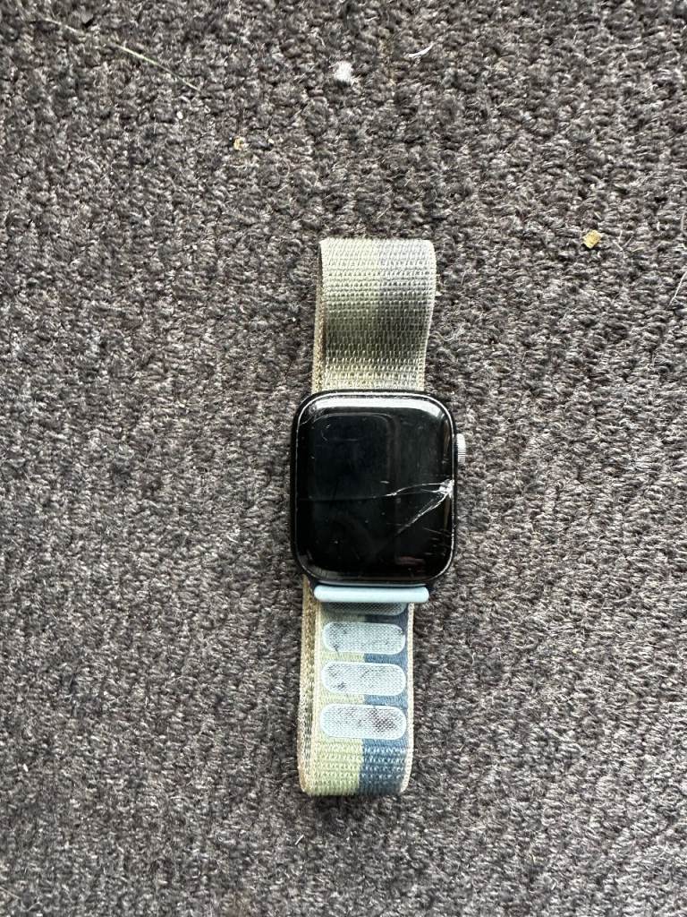 Apple Watch  series 7 ,GPS LTE – Cracked Screen