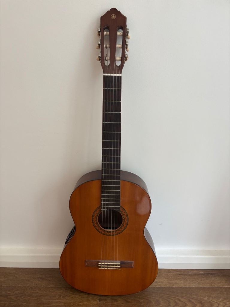 Yamaha CX40 Classical Guitar 