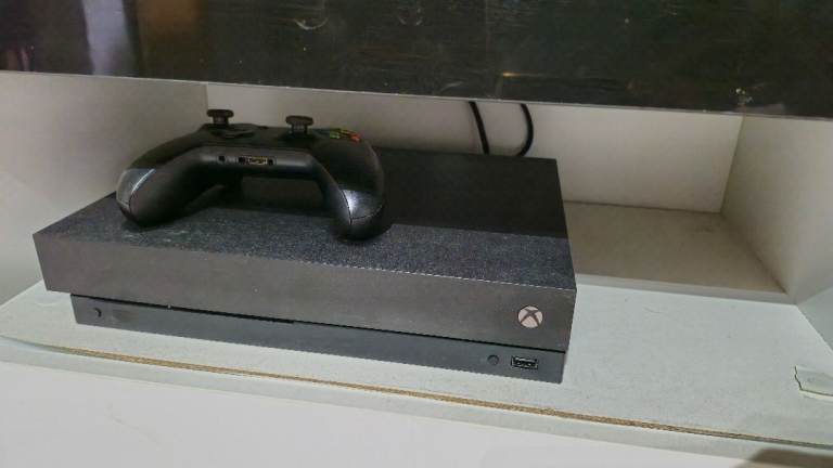 Xbox One X - Black
