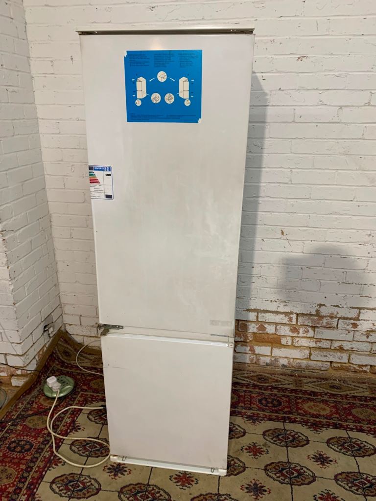 White Freestanding Fridge Freezer – Good Condition