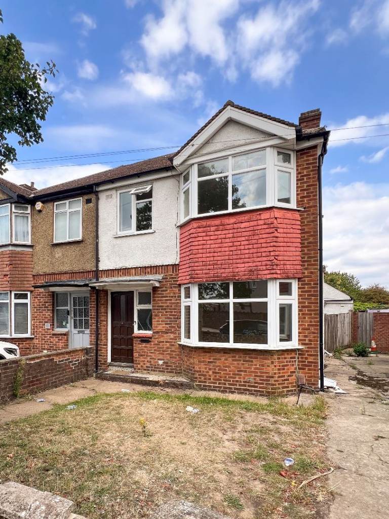 4 Bedroom Family Home on Fairholme Crescent, Hayes