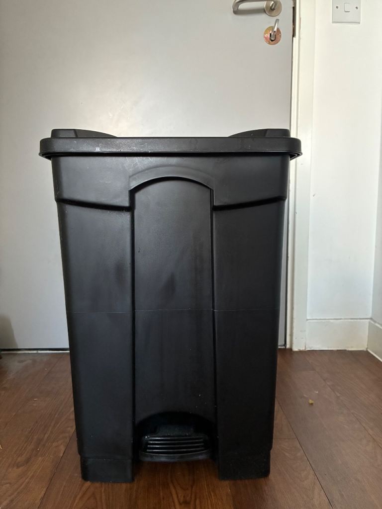 Good Condition Black Plastic Pedal Bin – Large Capacity