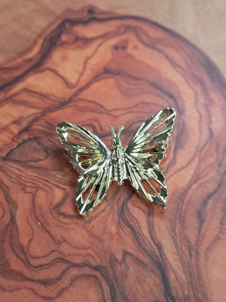 Vintage gold-tone wire butterfly brooch. AS seen. 