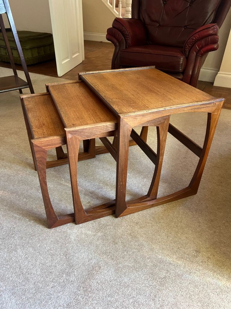 Nest of coffee tables