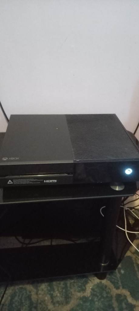 Xbox One Console with 3 Controllers – Good Condition
