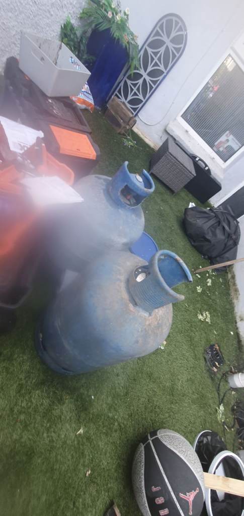 2 gas cans