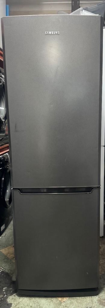 Samsung fridge freezer grey 60/190cm cleans and complete fully working order for same