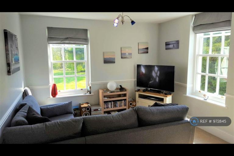 1 bedroom flat in Leaton Hall, Stourbridge, DY7 (1 bed) (#972845)