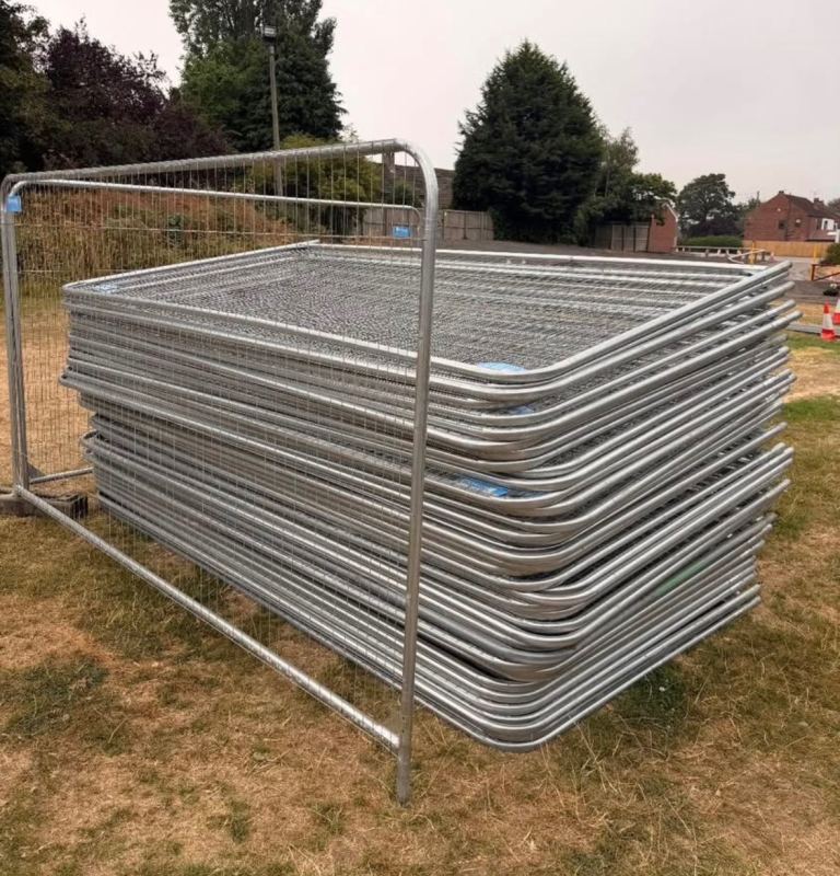 42 Security Fencing Panels with Feet & Clips – As New