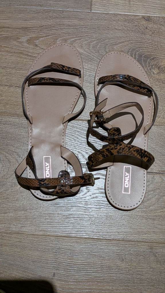 Size 7 (EU40) ONLY flat strappy sandals