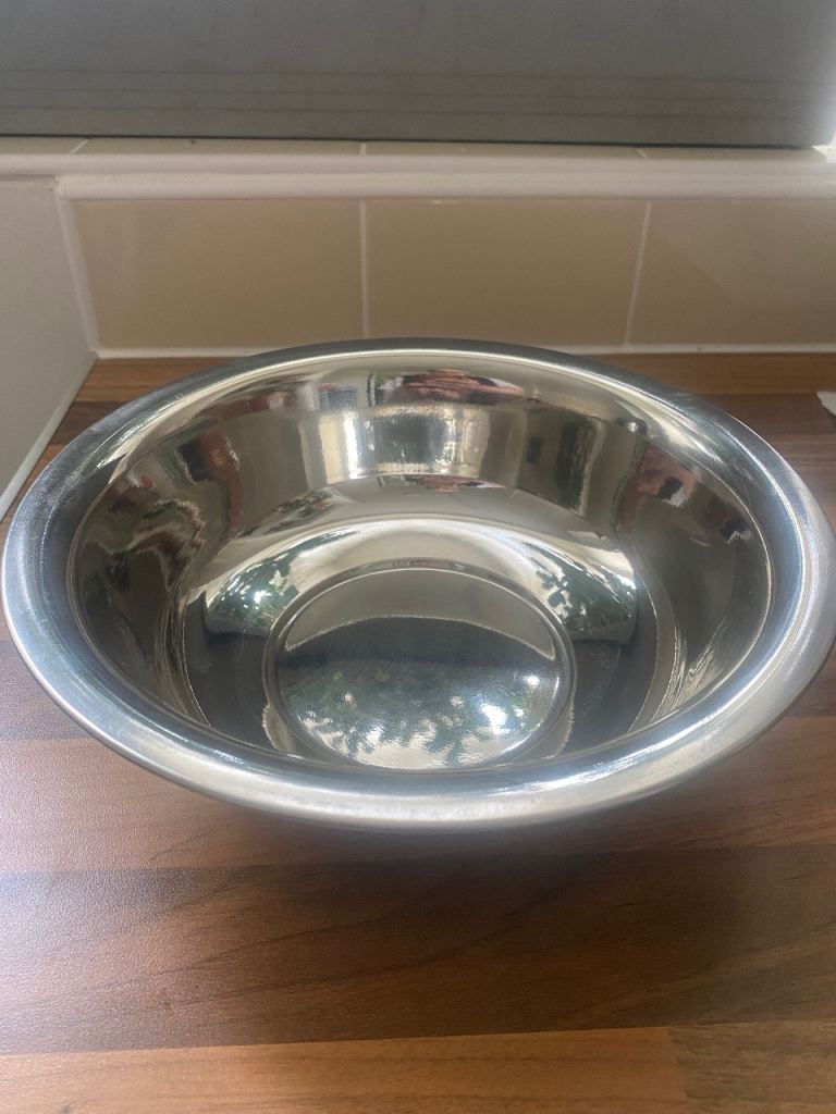 Stainless steel bowl . Set of 1 .