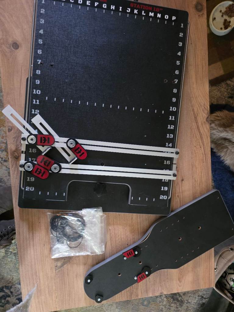 Embroidery hoop station