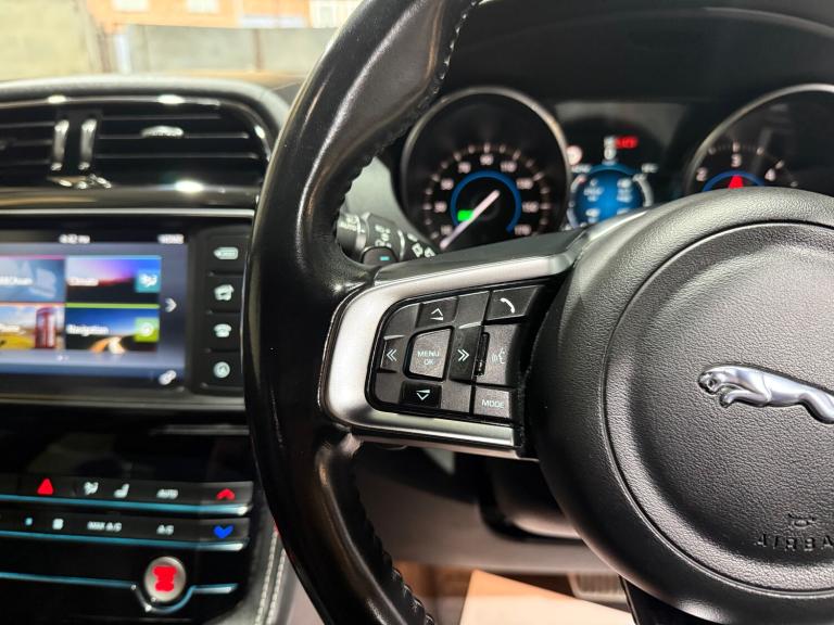 2017 Jaguar F-Pace 2.0 D180 R-Sport SUV 5dr Diesel Auto AWD Euro 6 (s/s) (180