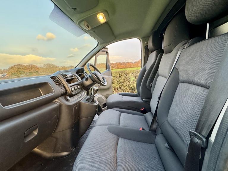 RENAULT TRAFIC 2.0 SL28 ENERGY dCi 120 Business+ MY19 Grey Manual Diesel 2021