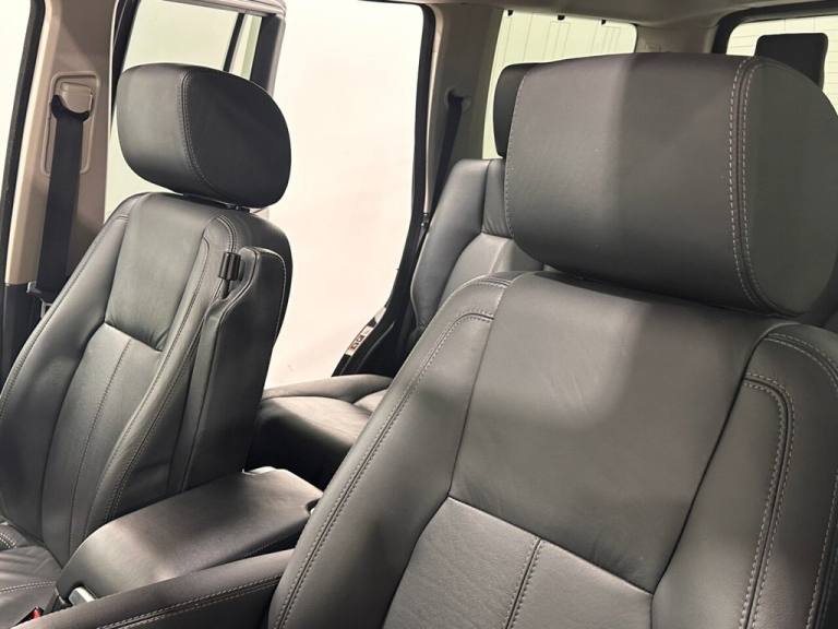 2016 Land Rover Discovery 4 3.0 SD V6 HSE Luxury SUV 5dr Diesel Auto 4WD Euro 6 (s/s) (256 bhp) E...