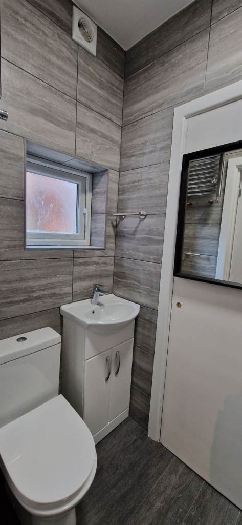 NEW DEVELOPMENT. An amazing 1 Bed flat. Separate kitchen and shower room. ALL BILLS INC £1600pcm