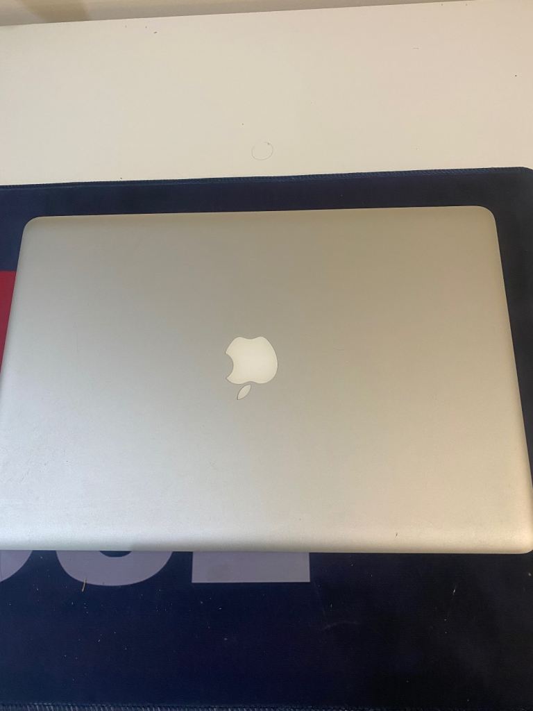 Apply MacBook Pro 2012 15 inches laptop 
