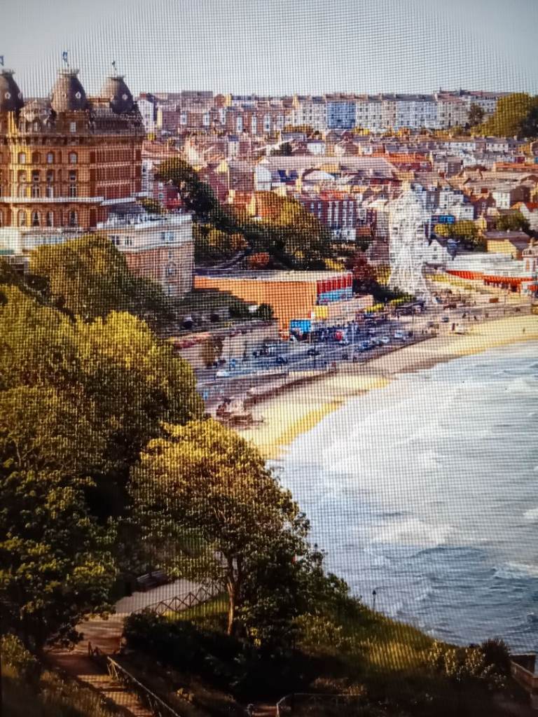 Very Spacious Ground Floor Apartment with garden, handy for beach & amenities 