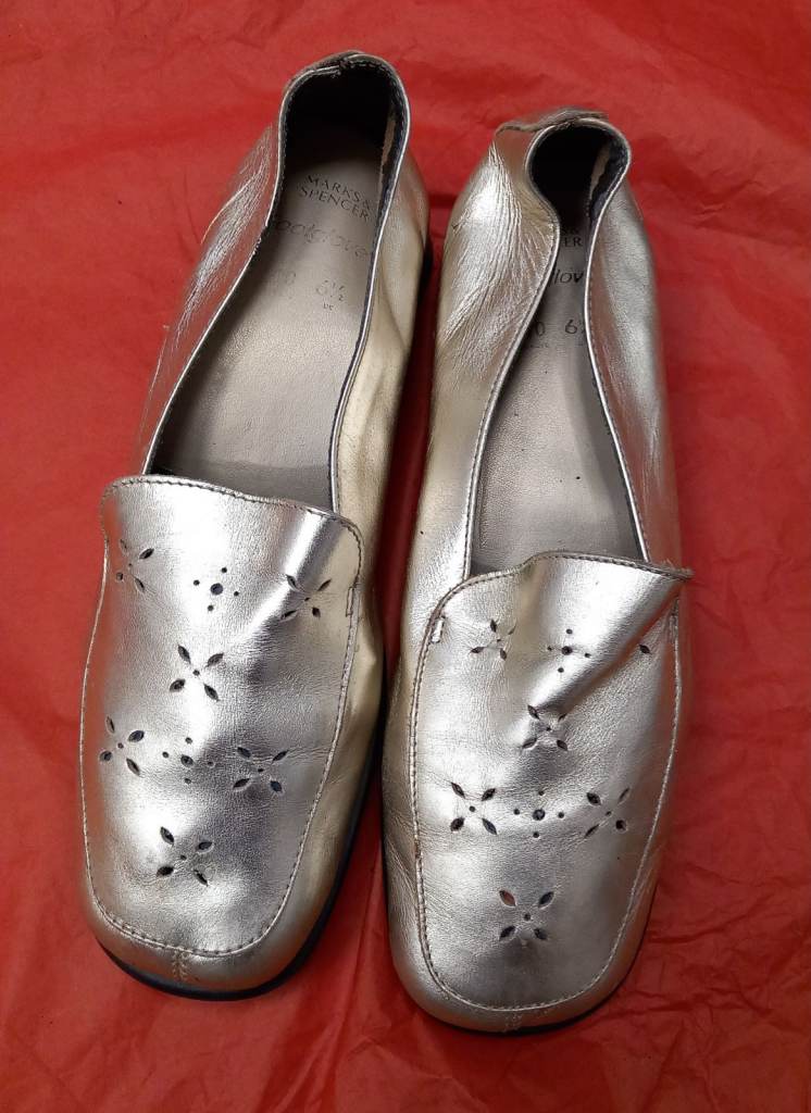M+S FootGlove Leather Gold Flats  (Size 6.5)