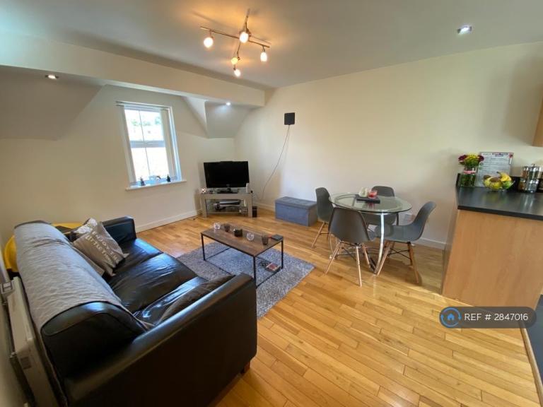 2 bedroom flat in The Junxion, Leeds, LS5 (2 bed) (#2847016)