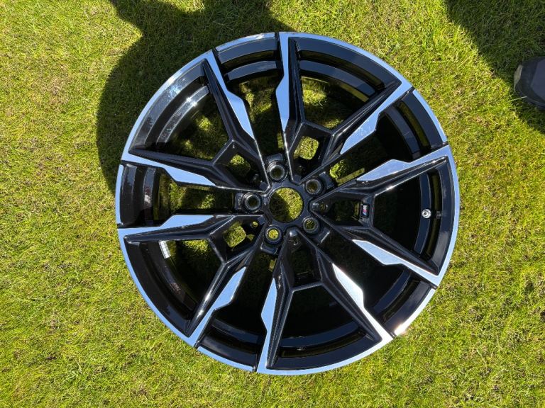Genuine BMW 861M bicolour alloy wheel 