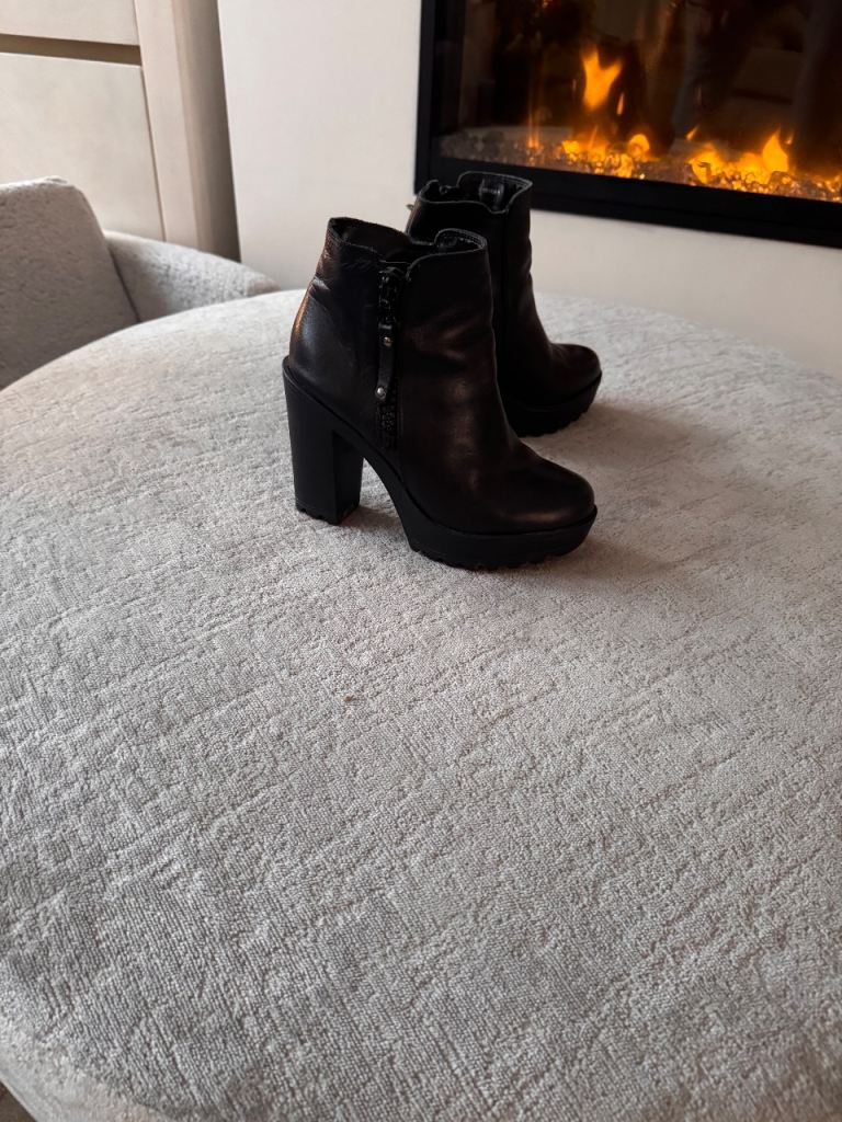 Leather ankle boots 