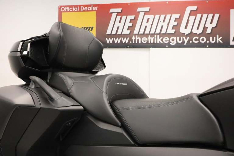 2025 Can-Am Spyder RT Limited Trike Carbon Black - IN STOCK NOW 