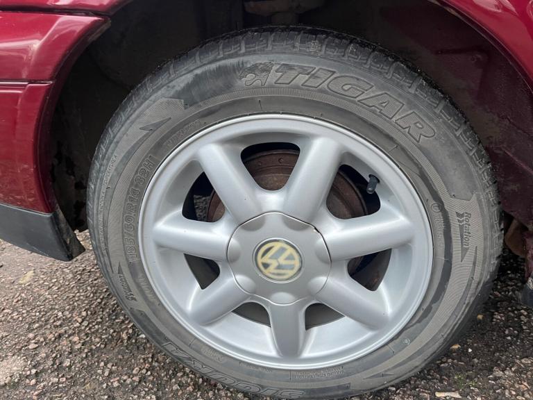 1997 Volkswagen Golf 1.6 GL 5dr [100bhp] HATCHBACK Petrol Manual