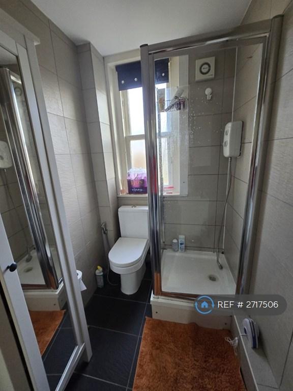 2 bedroom flat in Richmond Place, Edinburgh, EH8 (2 bed) (#2717506)