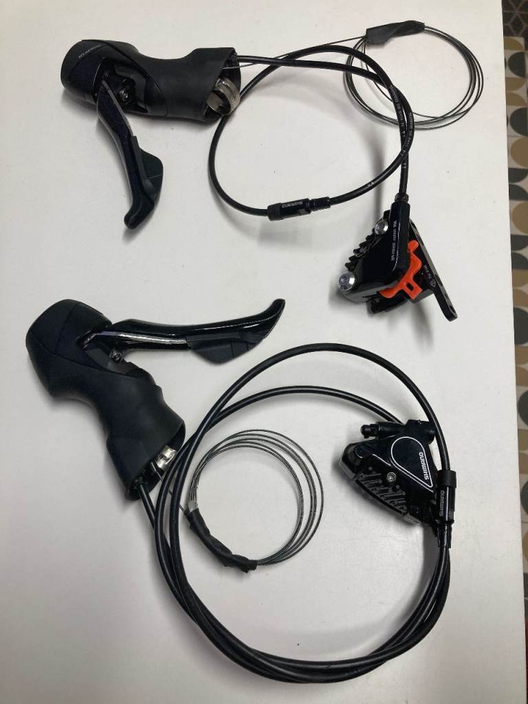 Shimano Tiagra ST-4720 10 speed road hydraulic bike brakes,BR-4770 Flat Mount Calipers hardly used.