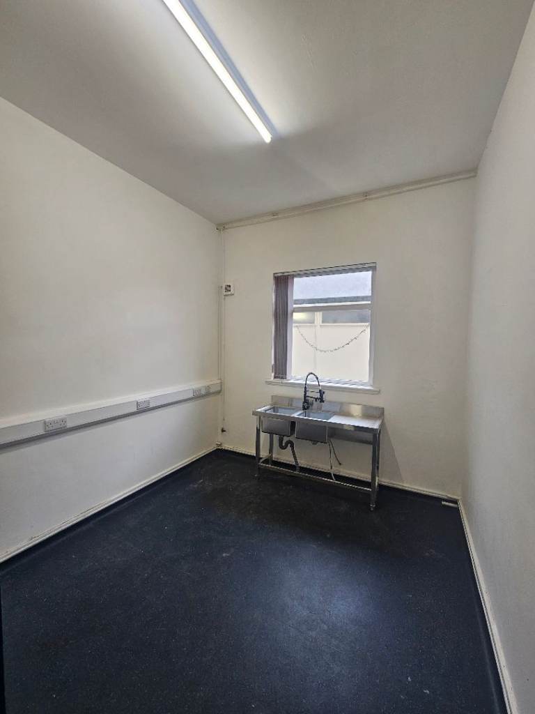 Versatile Kitchen / Studio Space – Room 16