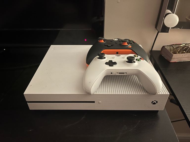 X Box One S- good condition with 2 controllers