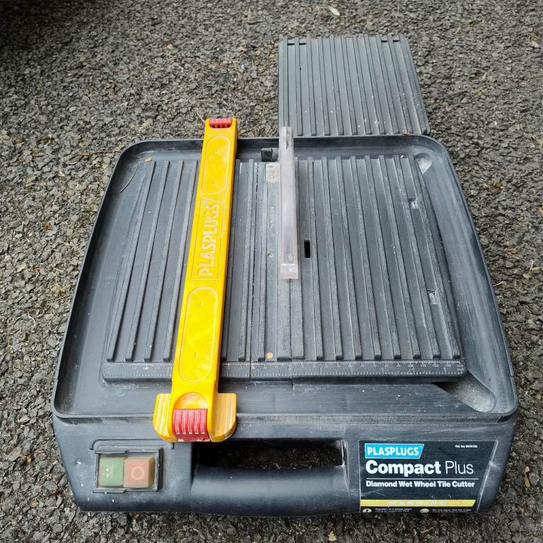 Plasplugs electric tile cutter