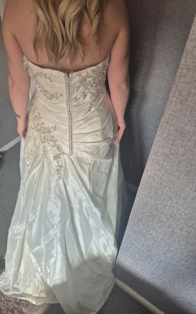 Diamantés wedding dress