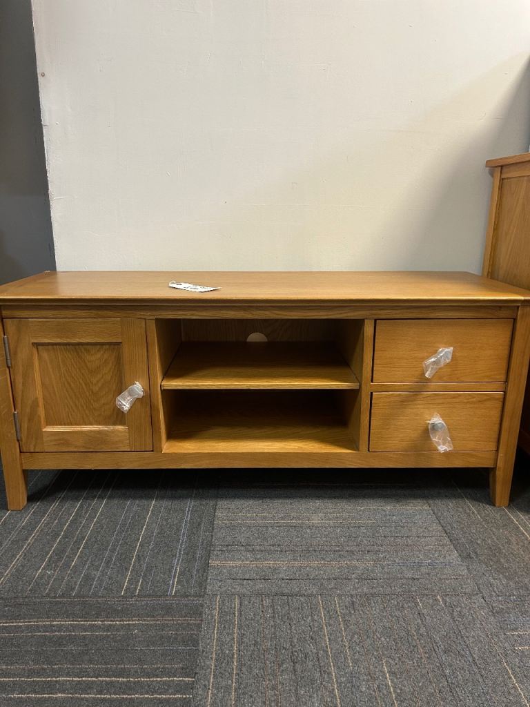 Wooden TV Cabinet  Signs Of Wear On The Corners As Shown In Images £50