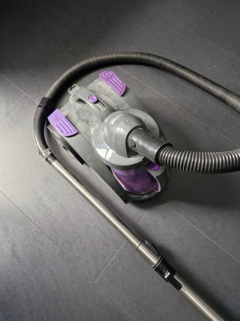 Vacuum cleaner 
