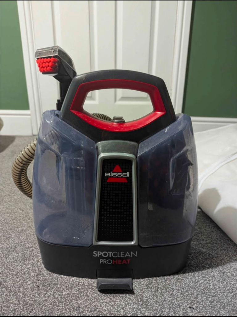 Portable spot cleaner Bissell
