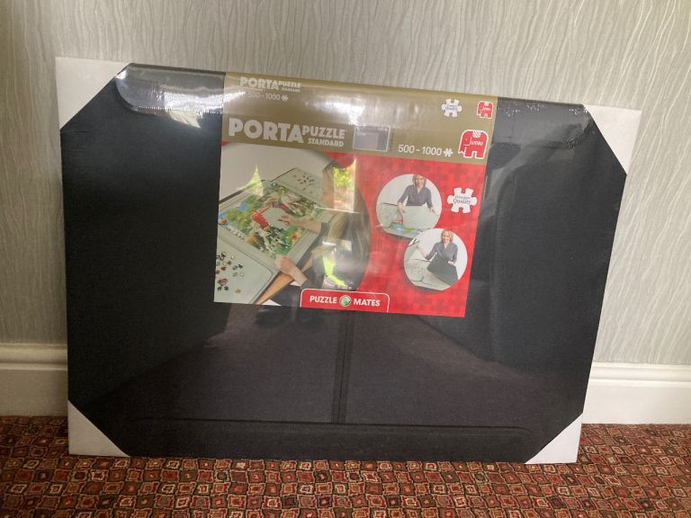 Portable jigsaw board 