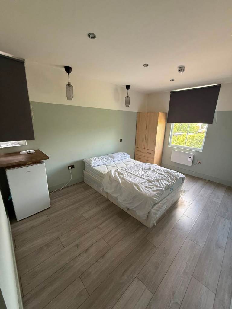 BENEFITS ACCEPTED - Studio Flat Available in Lewisham at £1,350pcm